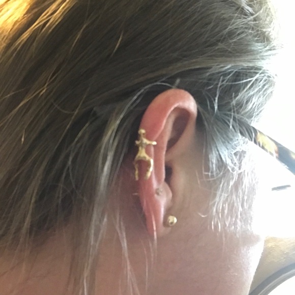 2/$6 Gold tone metal man cartilage ear cuff - Picture 4 of 8